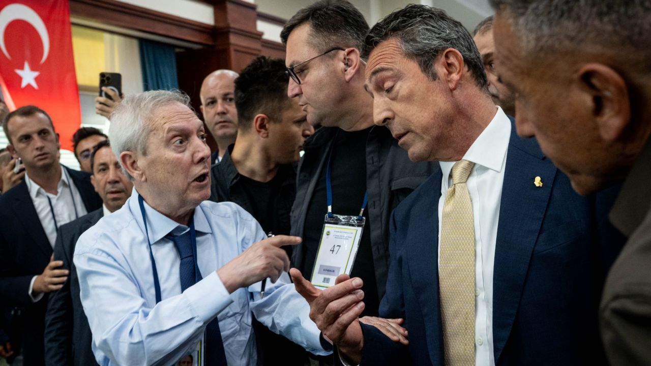 Fenerbahçe Yüksek Divan Kurulu, büyük tartışmalara ve olaylara sahne oldu! Divanıharp! Fenerbahçe Yüksek Divan Kurulu, büyük tartışmalara ve olaylara sahne oldu! Divanıharp!
