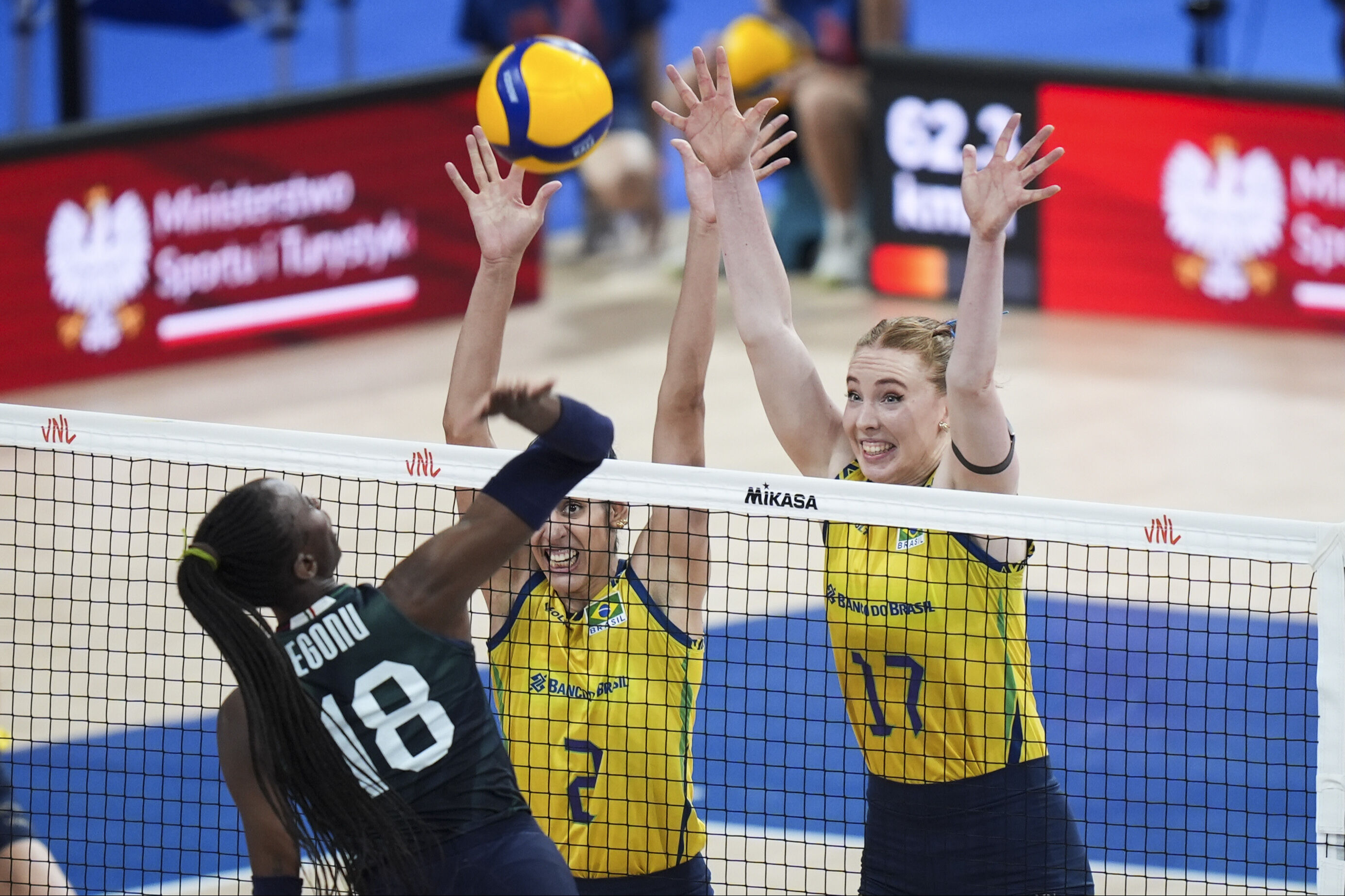 Filenin şampiyonu belli oldu! Üst üste ikinci kez kupayı evine götürdü Filenin şampiyonu belli oldu! Üst üste ikinci kez kupayı evine götürdü - 4. Resim