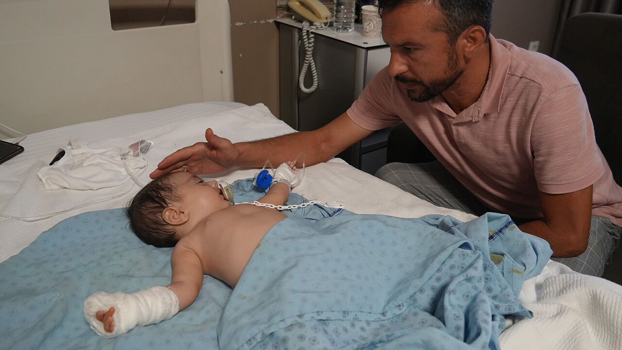 Hastanede büyük skandal! 3 aylık bebeğin parmağı koptu Hastanede büyük skandal! 3 aylık bebeğin parmağı koptu - 2. Resim