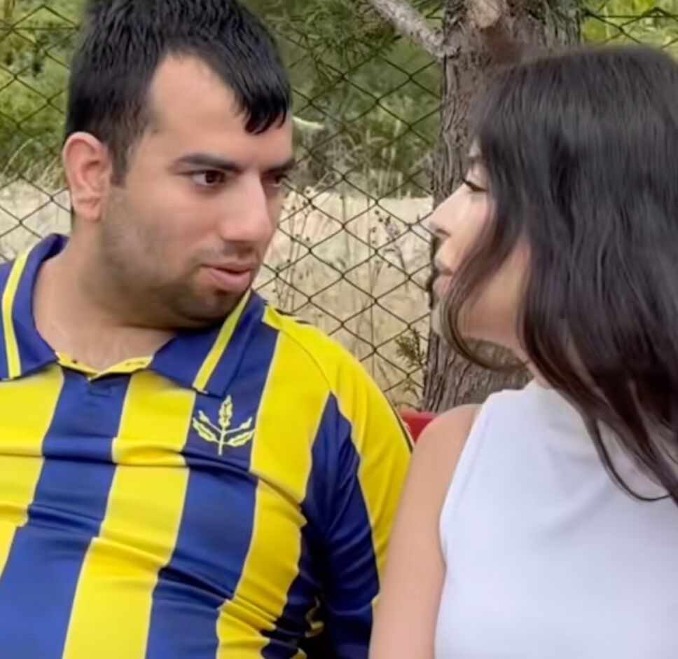 Kadıköy Boğası'nın yanındaki kız İlayda Sumak kimdir, ne iş yapıyor? Kadıköy Boğası'nın yanındaki kız İlayda Sumak kimdir, ne iş yapıyor? - 1. Resim