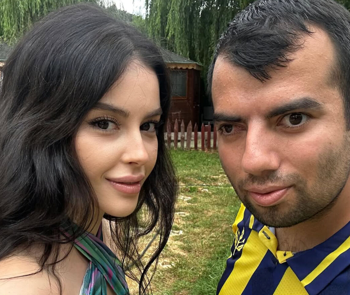 Kadıköy Boğası'nın yanındaki kız İlayda Sumak kimdir, ne iş yapıyor? Kadıköy Boğası'nın yanındaki kız İlayda Sumak kimdir, ne iş yapıyor? - 2. Resim