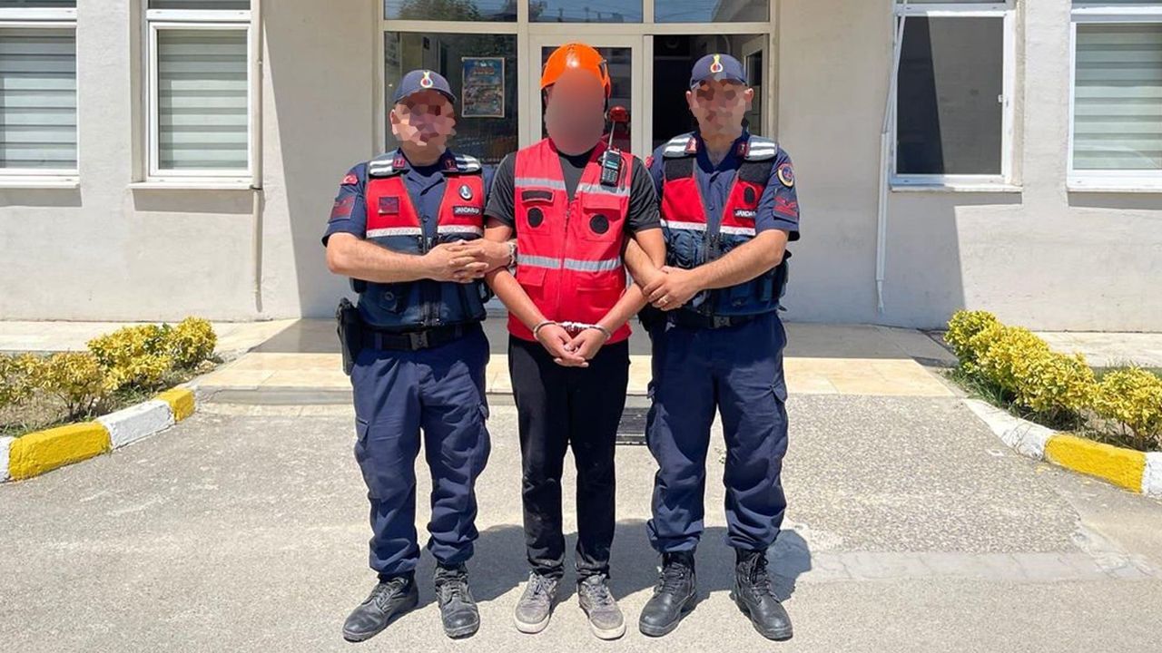 Kurtarma ekibi sandılar, suç makinesi çıktı! Bursa'da yangın bölgesinde yakalandı Kurtarma ekibi sandılar, suç makinesi çıktı! Bursa'da yangın bölgesinde yakalandı