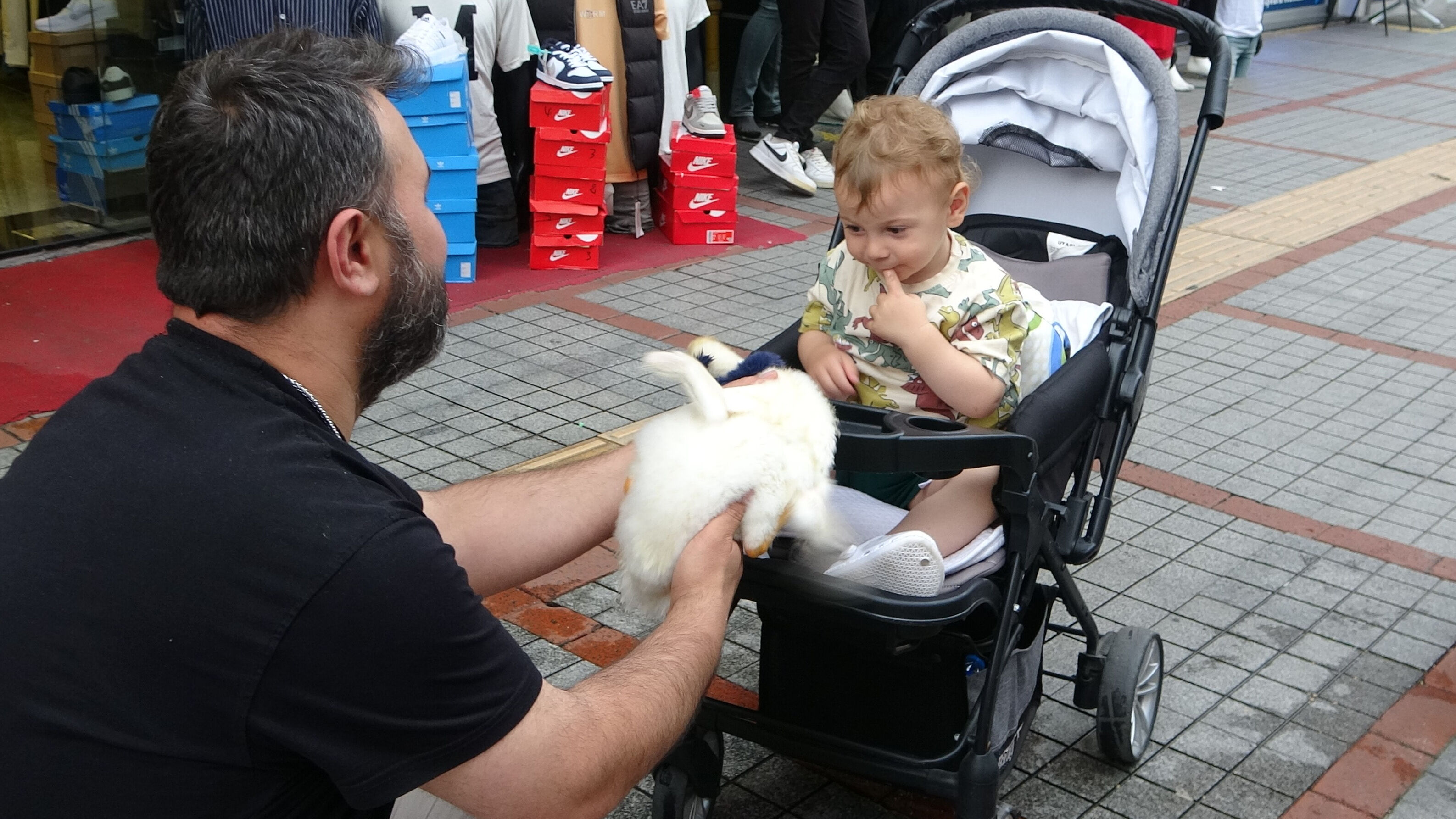 Onu gören bir daha bakıyor, bir kentin maskotu oldu! Önce şaşırıp sonra seviyorlar - 4. Resim