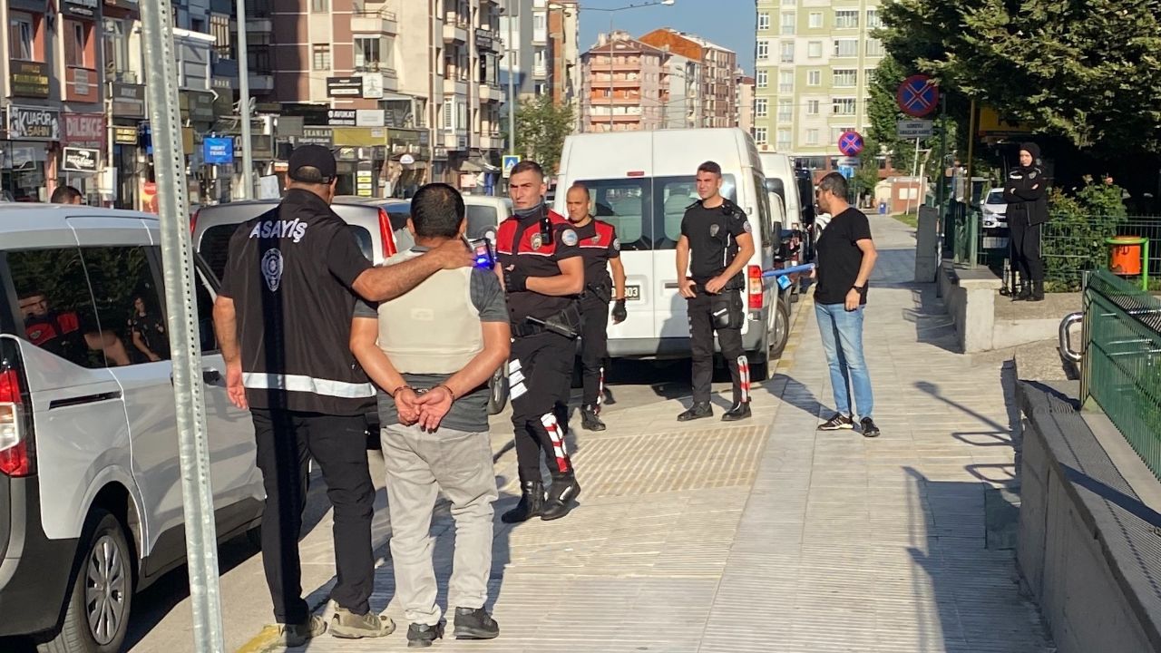 Pazarı kana bulamışlardı! Çorum'daki kavgada yaralılardan bir kişi hayatını kaybetti Pazarı kana bulamışlardı! Çorum'daki kavgada yaralılardan bir kişi hayatını kaybetti