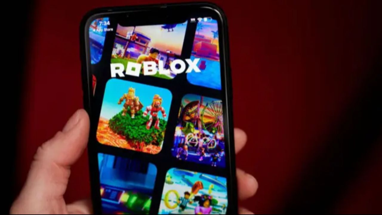 Roblox’ta yeni skandal: Kur’an-ı Kerim görselleri merdiven gibi kullanıldı Roblox’ta yeni skandal: Kur’an-ı Kerim görselleri merdiven gibi kullanıldı