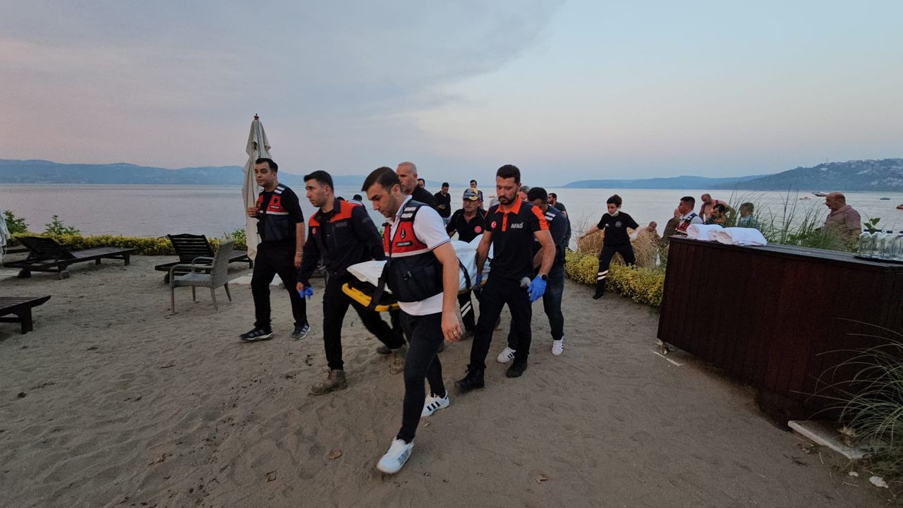 Sapanca Gölü'ne giren 21 yaşındaki gençten acı haber Sapanca Gölü'ne giren 21 yaşındaki gençten acı haber