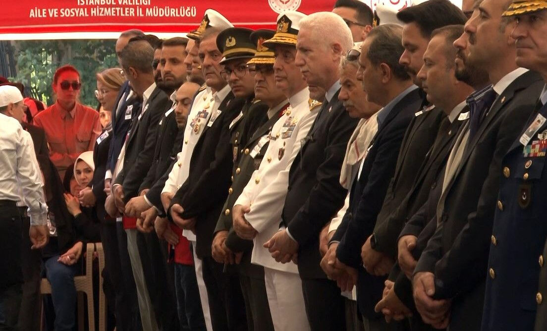 Şehit muhafıza son görev! İstanbul'da son yolculuğuna uğurlandı Şehit muhafıza son görev! İstanbul'da son yolculuğuna uğurlandı - 3. Resim