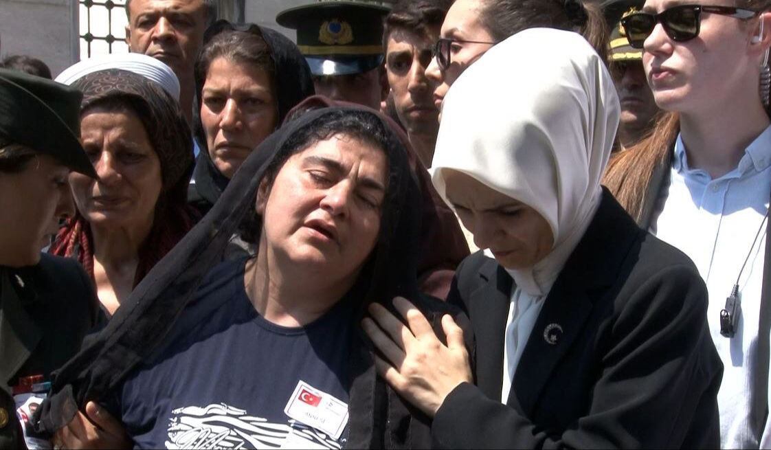 Şehit muhafıza son görev! İstanbul'da son yolculuğuna uğurlandı Şehit muhafıza son görev! İstanbul'da son yolculuğuna uğurlandı - 2. Resim