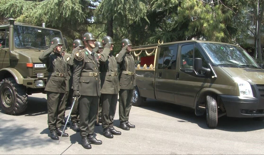 Şehit muhafıza son görev! İstanbul'da son yolculuğuna uğurlandı Şehit muhafıza son görev! İstanbul'da son yolculuğuna uğurlandı - 3. Resim