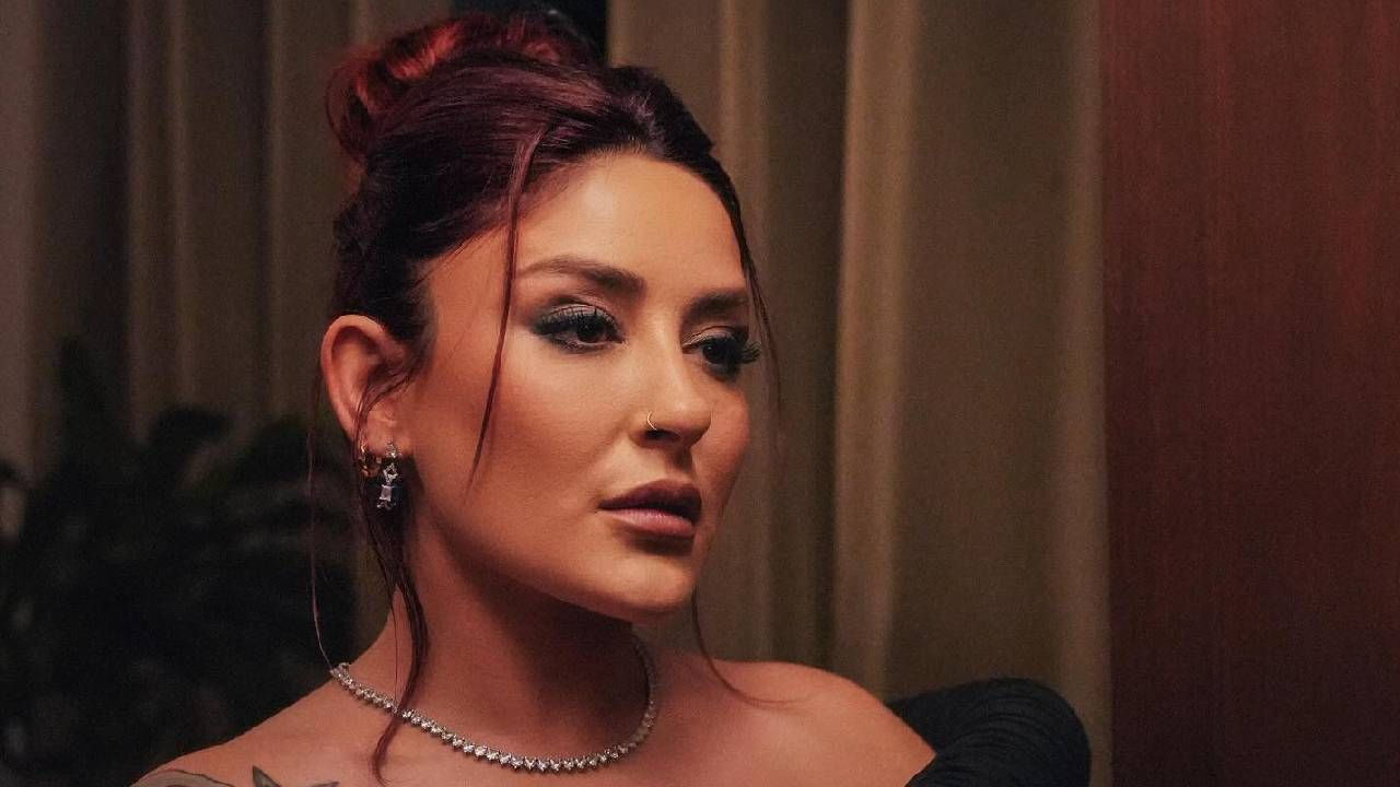 Talihsiz kaza! Ünlü şarkıcı Melek Mosso kafa üstü düştü: “Lütfen dua edin" Talihsiz kaza! Ünlü şarkıcı Melek Mosso kafa üstü düştü: “Lütfen dua edin" - 2. Resim