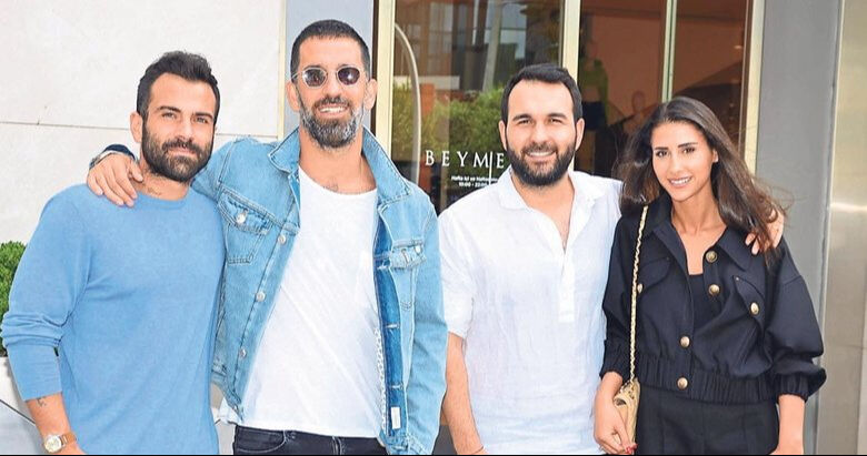 Turan ailesinde büyük sevinç! Katre Turan hamile olduğunu duyurdu Turan ailesinde büyük sevinç! Katre Turan hamile olduğunu duyurdu - 1. Resim