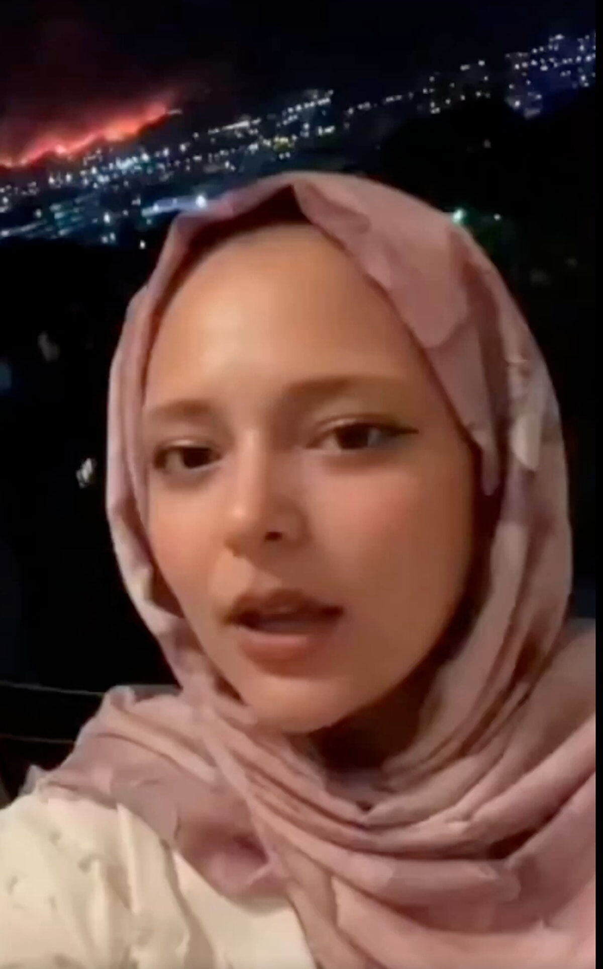 Yangın bölgesinde skandal video! Genç kadının yaptığı 'Yok artık' dedirtti: Tepki yağdı Yangın bölgesinde skandal video! Genç kadının yaptığı 'Yok artık' dedirtti: Tepki yağdı - 3. Resim