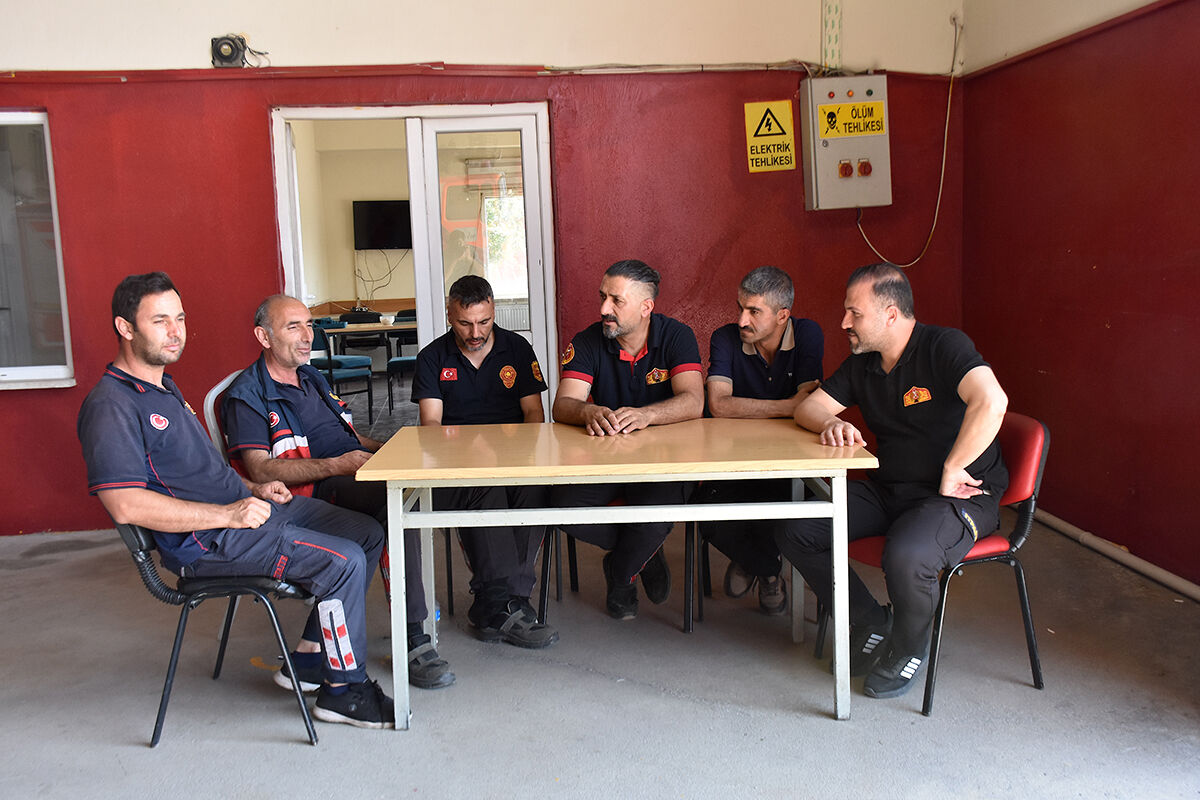 Zirvede karar verdi, yolu bilen gelin damat şaşkına döndü! Ağrı Dağı'ndan düğün için indi - 7. Resim