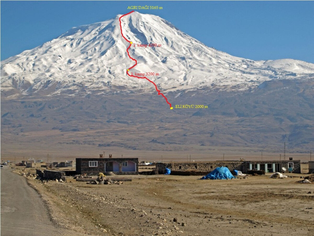 Zirvede karar verdi, yolu bilen gelin damat şaşkına döndü! Ağrı Dağı'ndan düğün için indi - 1. Resim