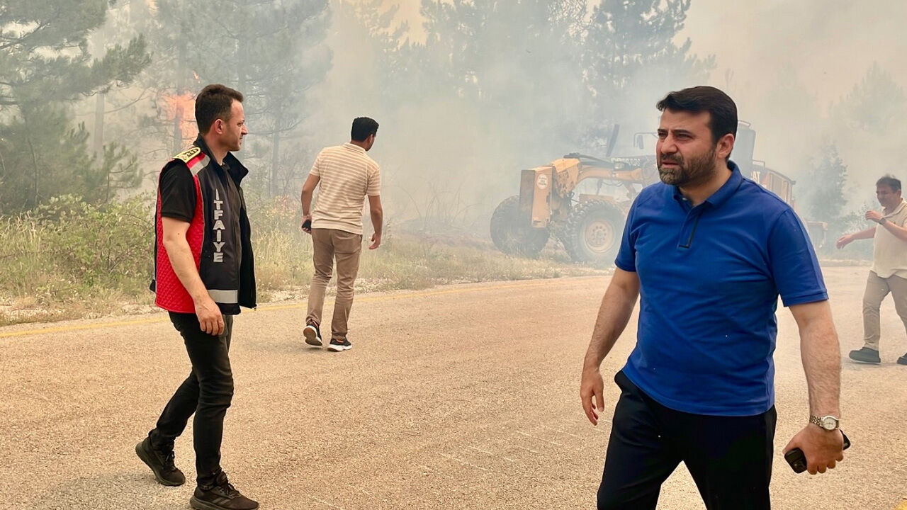 3 ilde 4 bölge alev alev yanıyor! Gözaltılar var, tahliyeler sürüyor... İşte son durum - 1. Resim