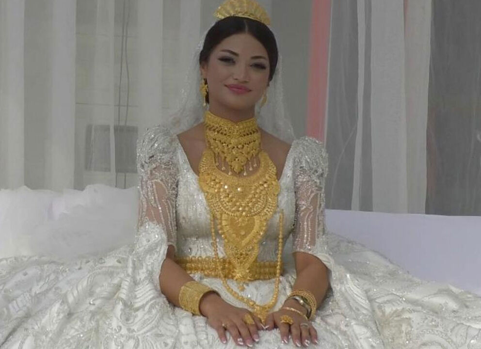 Hakkari'de AK Partili isme aşiret düğünü! Geline takı yağdı - 3. Resim