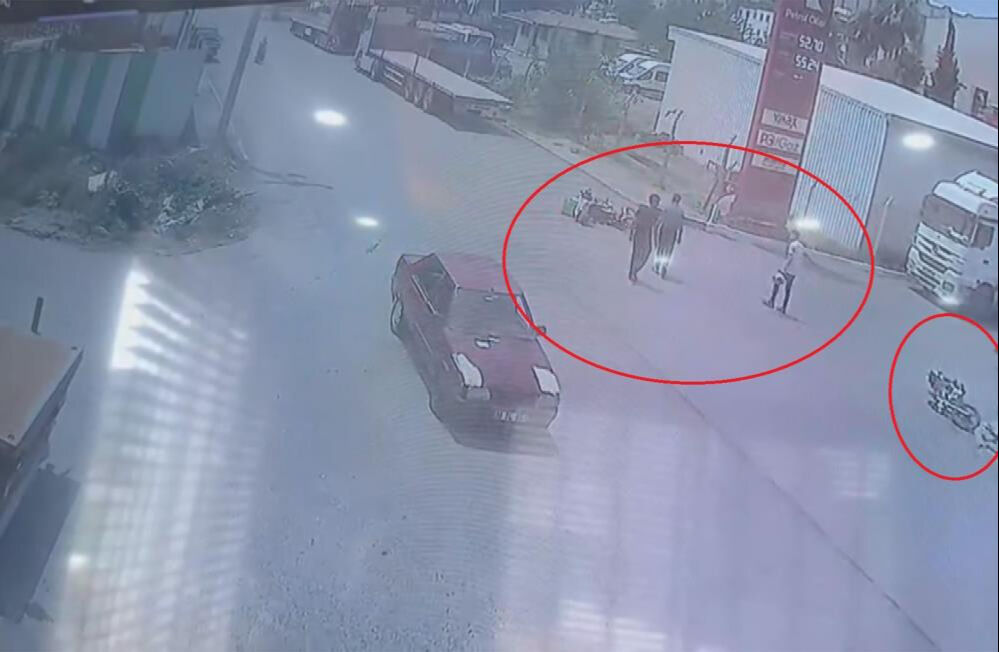 Hatay'da iki motosiklet çarpıştı! 3 kişi yola savruldu Hatay'da iki motosiklet çarpıştı! 3 kişi yola savruldu - 1. Resim