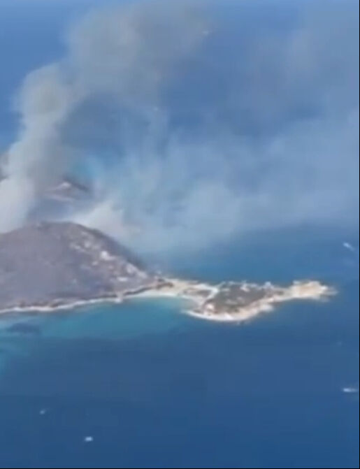 İtalya'da orman yangını! Bir ada alevlere teslim oldu, 102 kişi tahliye edildi İtalya'da orman yangını! Bir ada alevlere teslim oldu, 102 kişi tahliye edildi - 2. Resim