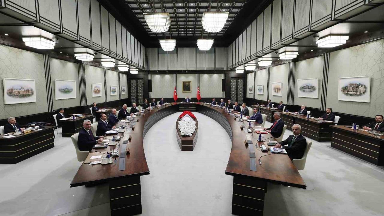 Kabine Toplantısı saat kaçta, gündemde neler var? Gözler Beştepe'de! Kabine Toplantısı saat kaçta, gündemde neler var? Gözler Beştepe'de! - 1. Resim