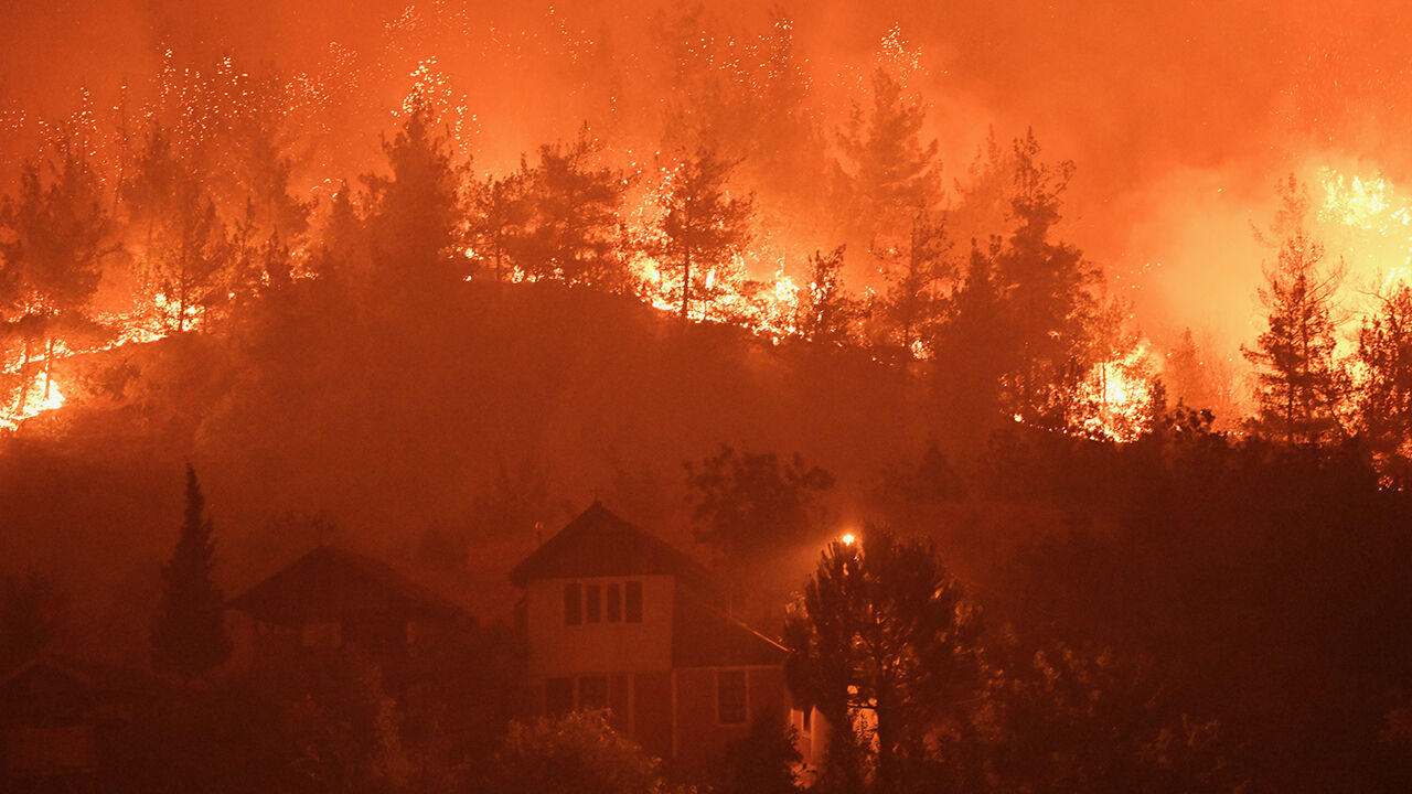 Orman müdürleri alevlerle savaşı anlattı! Kor üstünde insanüstü gayret Orman Müdürleri alevlerle savaşı anlattı! Kor üstünde insanüstü gayret - 1. Resim