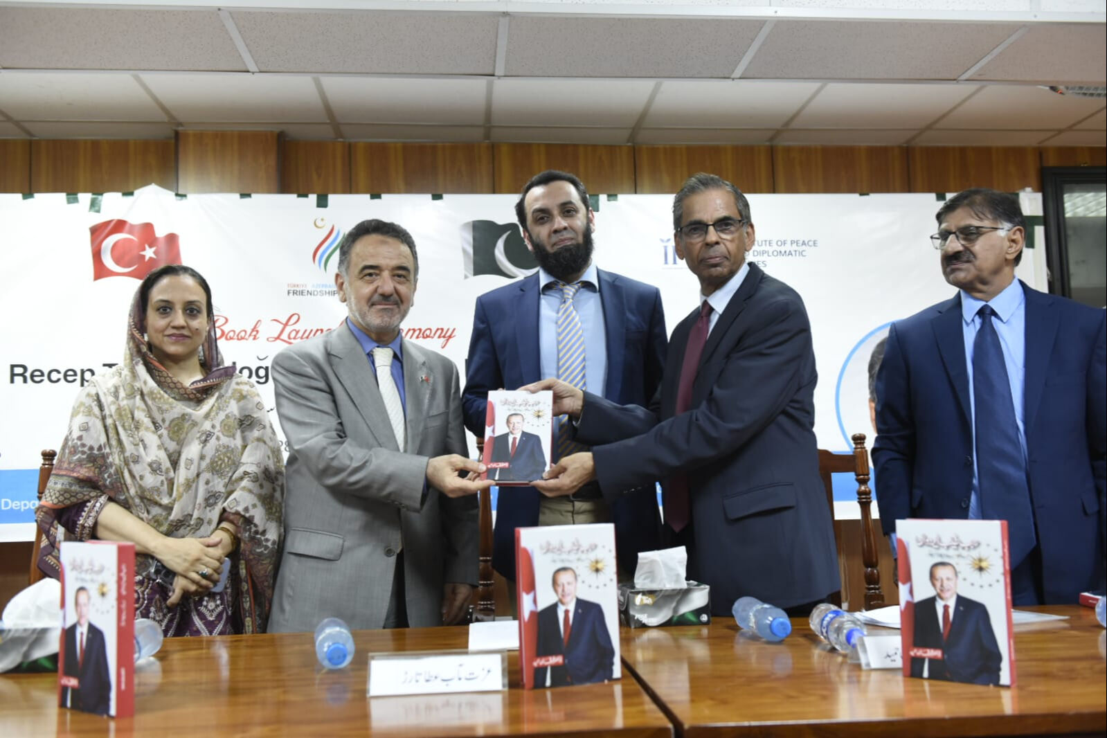 Pakistanlı bakandan Cumhurbaşkanı Erdoğan'a övgü: Müslüman ümmet için bir ilham kaynağı Pakistanlı bakandan Cumhurbaşkanı Erdoğan'a övgü: Müslüman ümmet için bir ilham kaynağı - 2. Resim