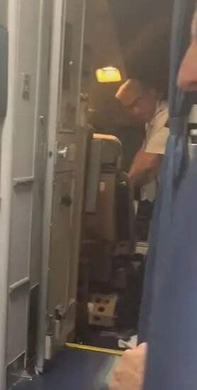 San Francisco Havalimanında panik anları! Yardımcı pilot yaka paça tutuklandı - 1. Resim