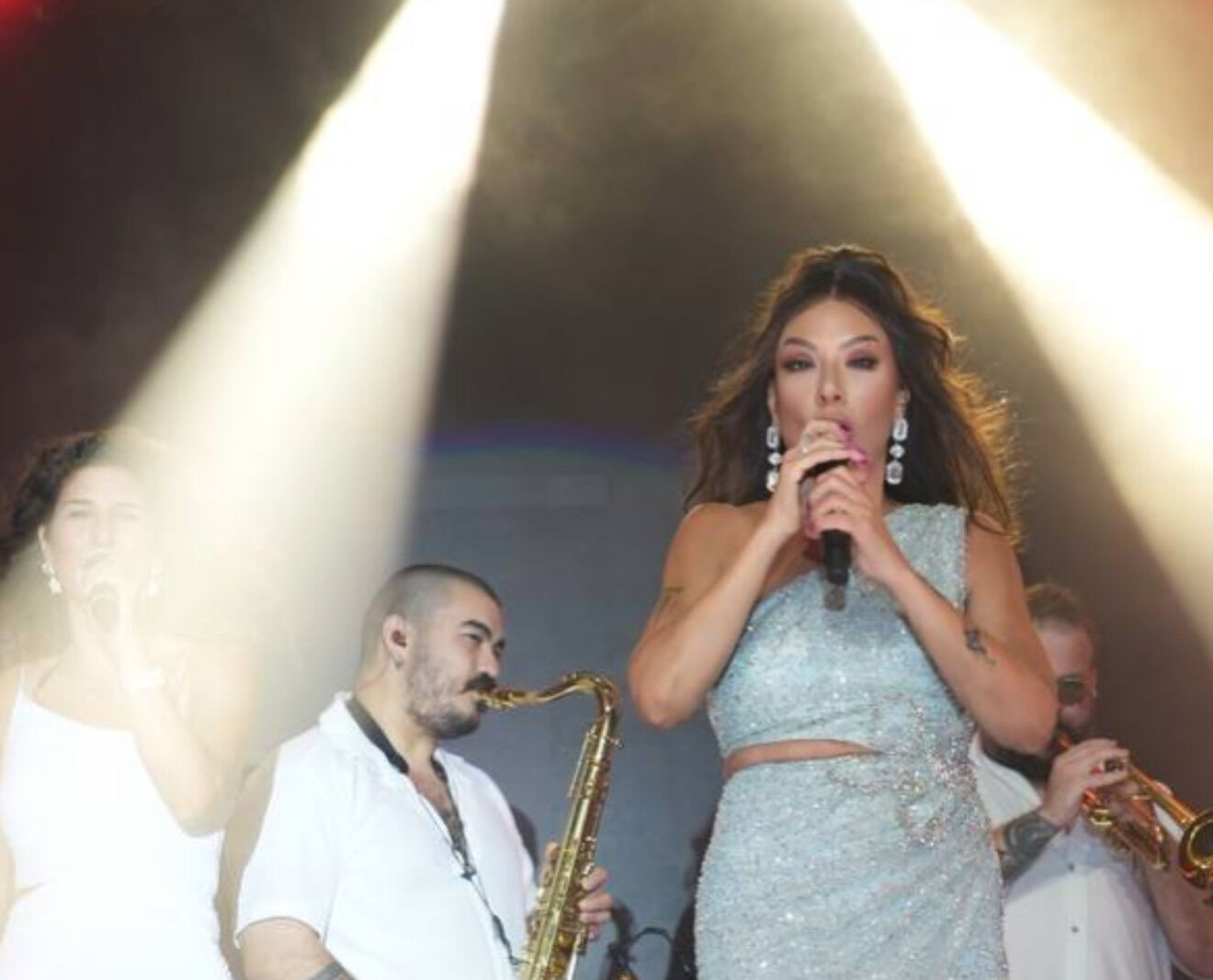 Şarkıcı Işın Karaca 4 ayda 24 kilo verdi! Son halini görenler inanamadı: "Bu o olamaz kandırıyorsunuz" - 2. Resim