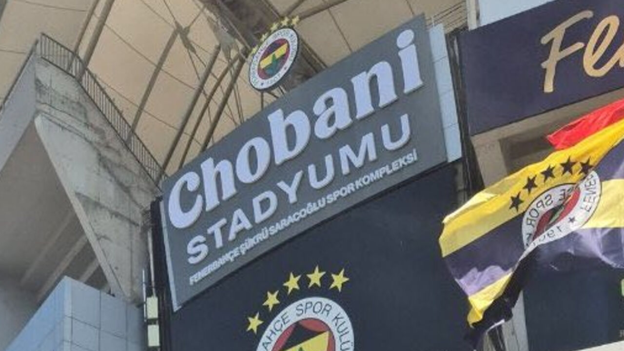 Sponsorluğu çok konuşulmuştu! Chobani'nin tabelaları Fenerbahçe stadına asıldı Sponsorluğu çok konuşulmuştu! Chobani'nin tabelaları Fenerbahçe stadına asıldı - 1. Resim