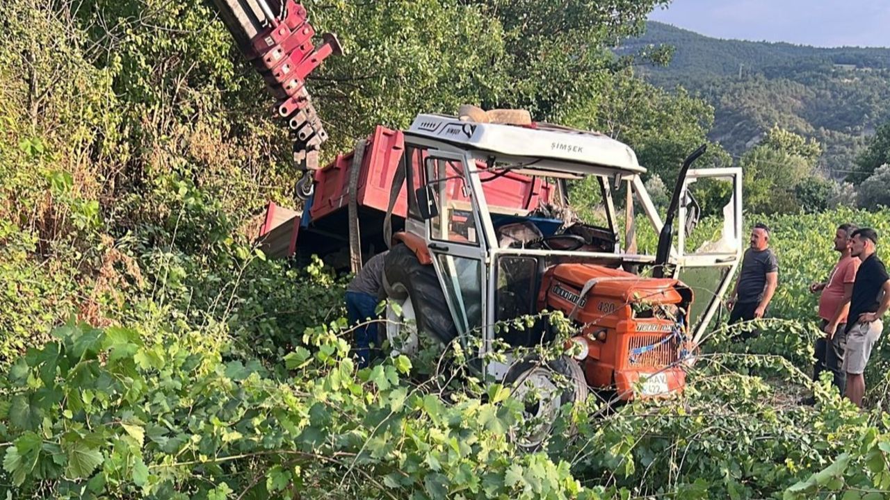 Yeni emekli olmuştu! Devrilen araçtan savrulup hayatını kaybetti Yeni emekli olmuştu! Devrilen araçtan savrulup hayatını kaybetti