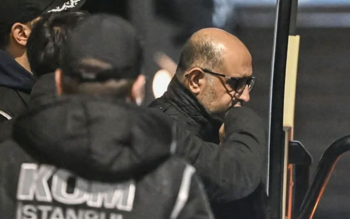 Aziz İhsan Aktaş kimdir? Veysel Aktaş ve Aziz İhsan Aktaş arasındaki akrabalık gündem oldu Aziz İhsan Aktaş kimdir? Veysel Aktaş ve Aziz İhsan Aktaş arasındaki akrabalık gündem oldu - 1. Resim