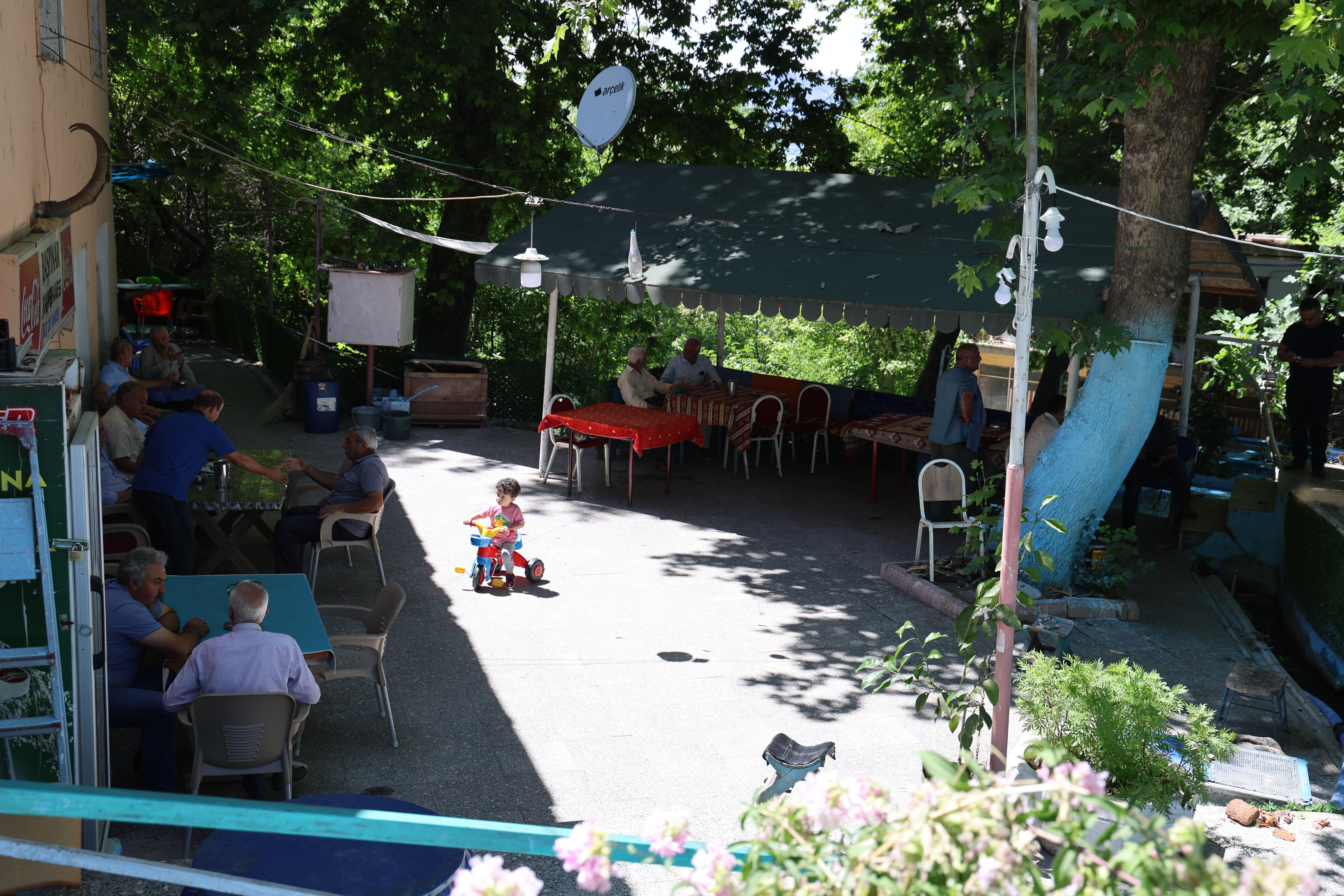 Böylesi ne görüldü, ne duyuldu! 1948'den beri buraya adım atan uyuyor: İçeri giren yarı buçuk geziyor Böylesi ne görüldü, ne duyuldu! 1948'den beri buraya adım atan uyuyor: İçeri giren yarı buçuk geziyor - 1. Resim