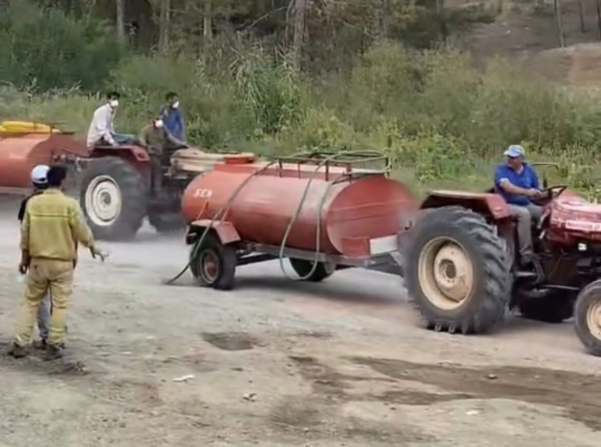 Bursa'da yangına karşı jantlı direniş! Tekeri patladı ama pes etmedi Bursa'da yangına karşı jantlı direniş! Tekeri patladı ama pes etmedi - 1. Resim