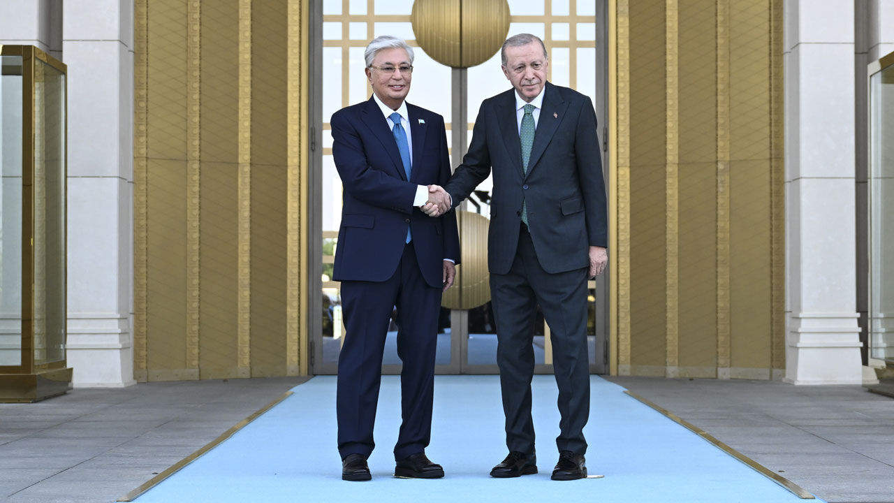Cumhurbaşkanı Erdoğan, Kazakistan Cumhurbaşkanı Tokayev’i resmi törenle karşıladı Cumhurbaşkanı Erdoğan, Kazakistan Cumhurbaşkanı Tokayev’i resmi törenle karşıladı - 2. Resim