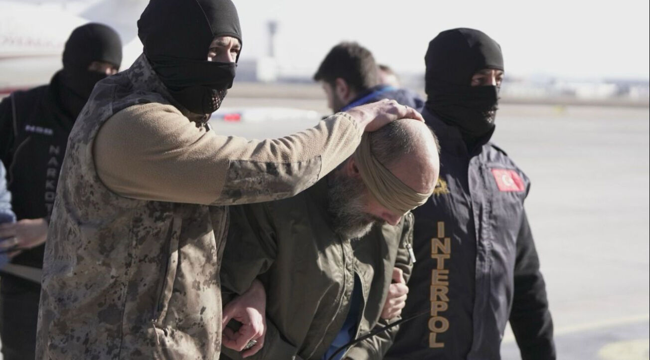 Daltonlar Çetesi çökertildi mi, kaç kişiler, lideri kim? Daltonlar Çetesi üyesi Türkiye'ye teslim edildi Daltonlar Çetesi çökertildi mi, kaç kişiler, lideri kim? Daltonlar Çetesi üyesi Türkiye'ye teslim edildi - 2. Resim