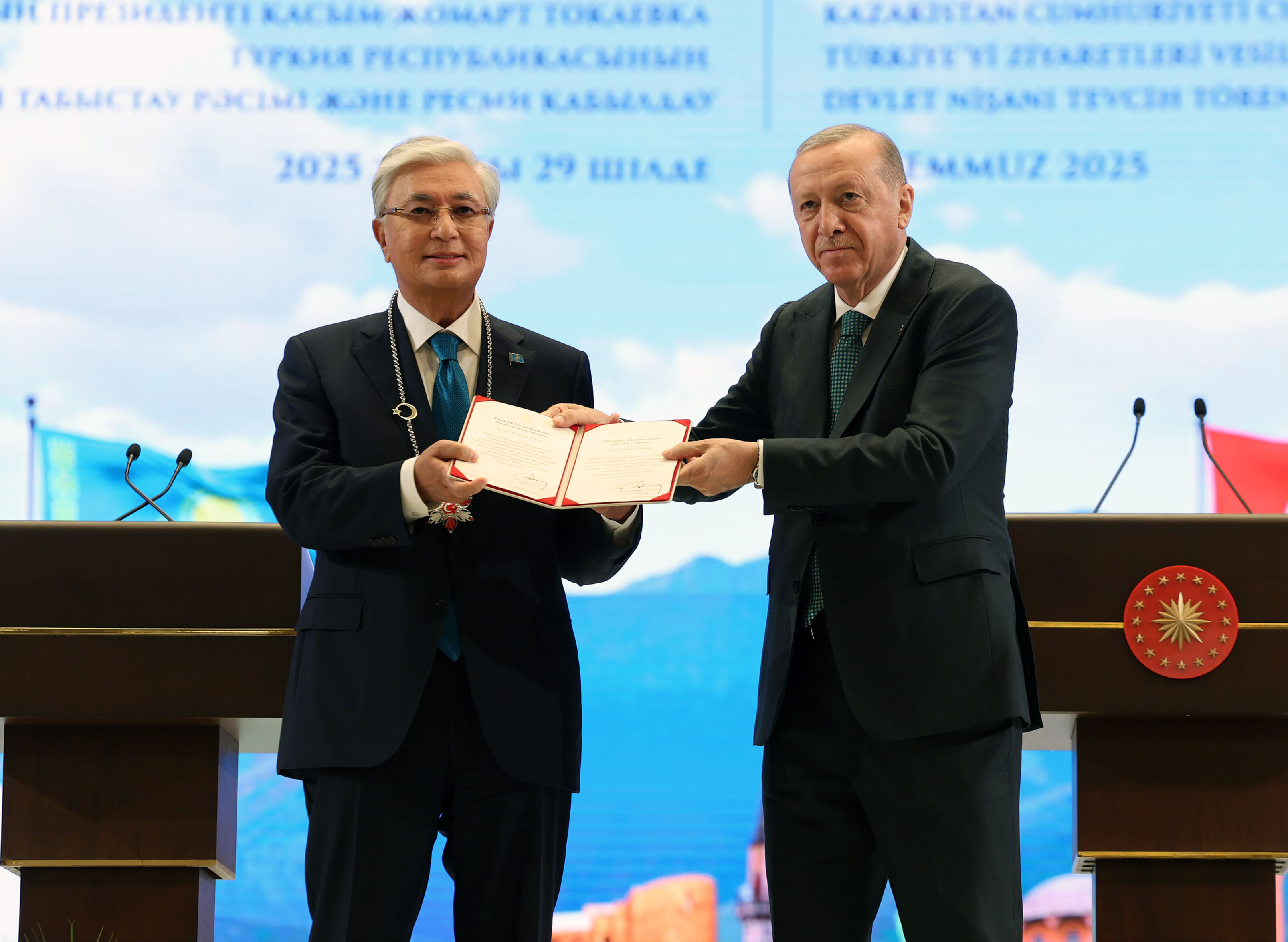 Erdoğan Kazakistan Cumhurbaşkanı Tokayev'e devlet nişanı takdim etti - 2. Resim