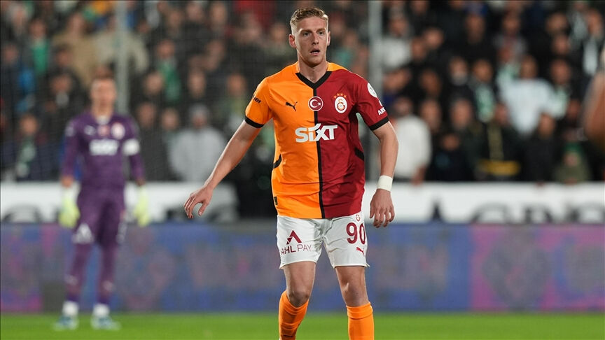 Galatasaray'da resmi imzalar atıldı! Sözleşme TFF'ye bildirildi Galatasaray'da resmi imzalar atıldı! Sözleşme TFF'ye bildirildi - 1. Resim