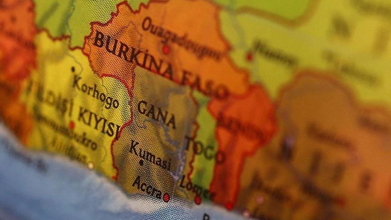 Gana'da korkunç kaza! Çocukların da bulunduğu toplam 15 kişi öldü Gana'da korkunç kaza! Çocukların da bulunduğu toplam 15 kişi öldü