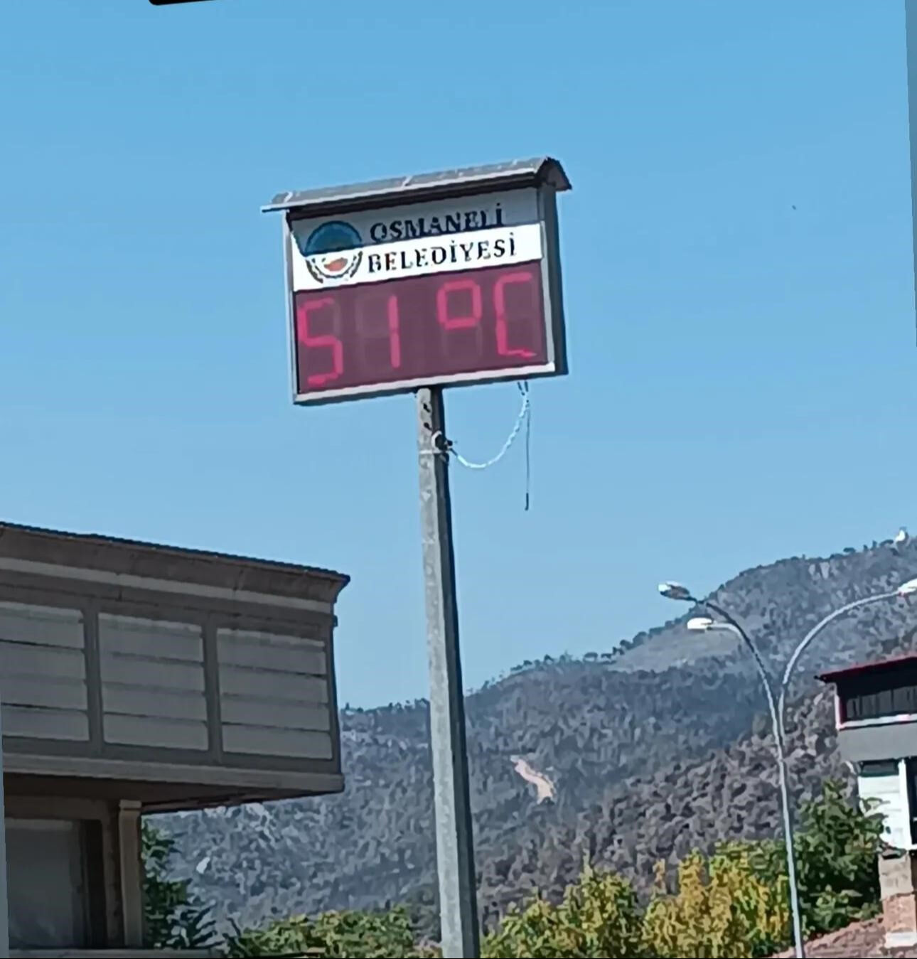 İlçede sokaklar bomboş kaldı! 51 derece ile sıcaklık rekoru kırdı İlçede sokaklar bomboş kaldı! 51 derece ile sıcaklık rekoru kırdı - 1. Resim