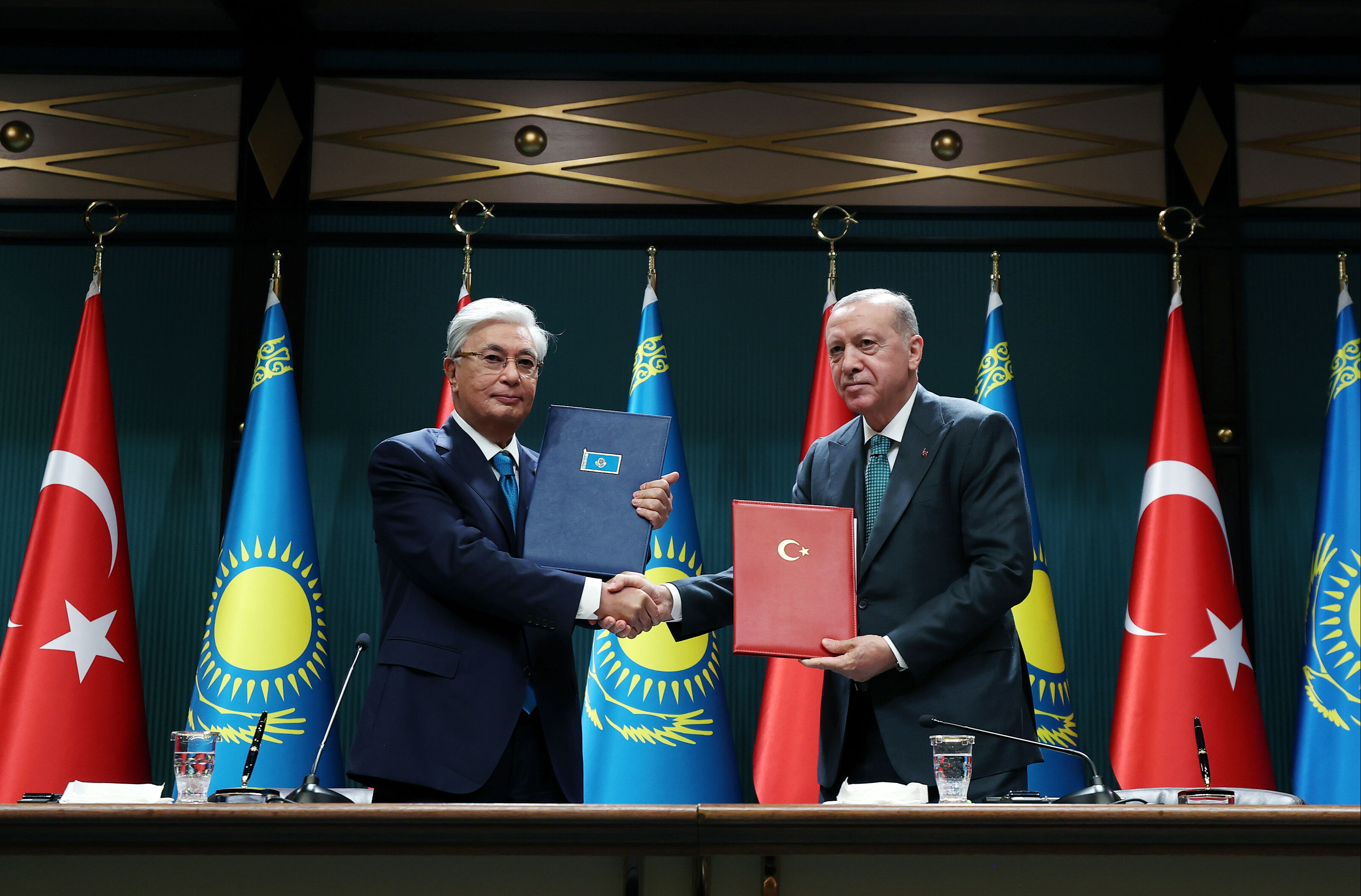 İsrail, açlığı silah olarak kullanıyor! Cumhurbaşkanı: Gazze'deki durum Nazi kampından kötü 18 anlaşma imzalandı! Cumhurbaşkanı Erdoğan: Kazakistan ile ticarette hedef 15 milyar dolar - 1. Resim