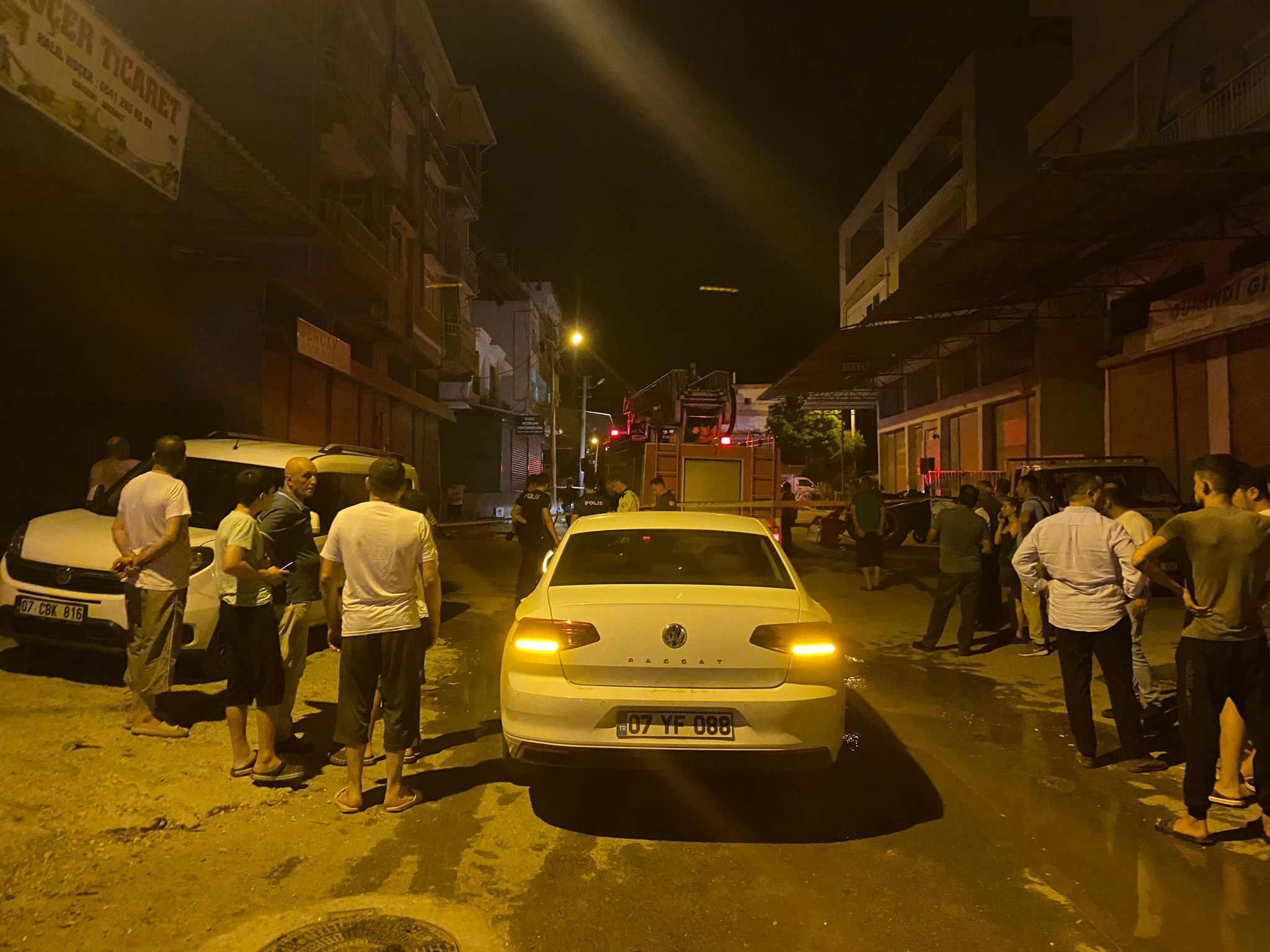 Klima 4 katlı binada felakete yol açtı! Çıkan yangında 3 kişi dumandan etkilendi - 2. Resim