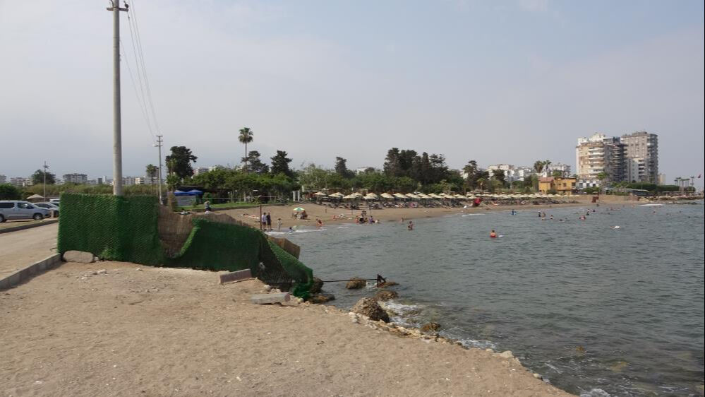 Mersin'de vatandaşı isyan ettiren olay: Halkın plajı halka yasaklandı! Mersin'de vatandaşı isyan ettiren olay: Halkın plajı halka yasaklandı! - 1. Resim