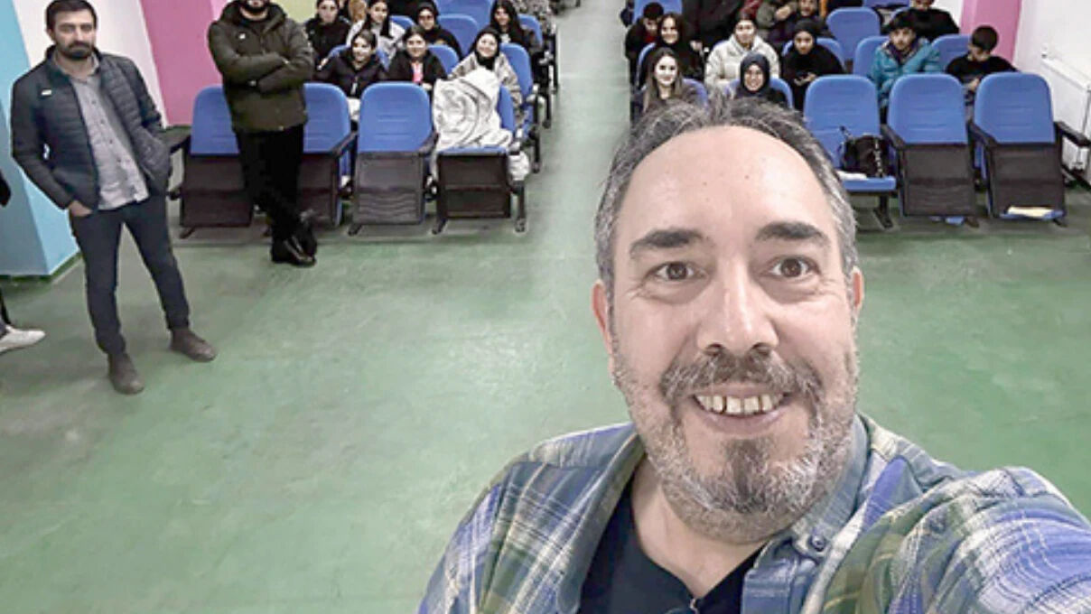 Senarist Şafak Güçlü'den acı haber geldi! Ünlü ismin ölüm sebebi belli oldu Senarist Şafak Güçlü'den acı haber geldi! Ünlü ismin ölüm sebebi belli oldu - 2. Resim