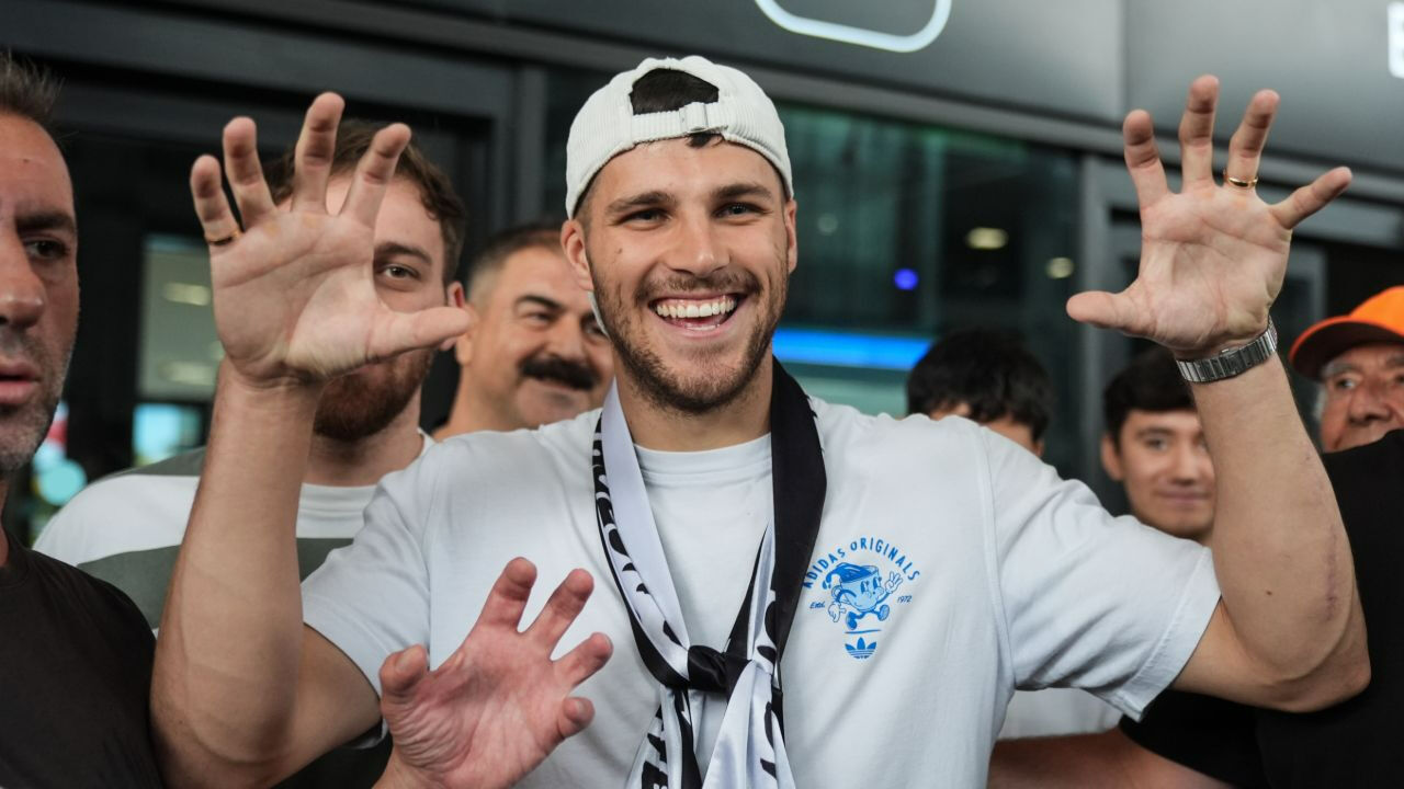 Tek maça çıktı, tepkilere dayanamadı! Beşiktaş'ın yeni transferinden şaşırtan hamle Tek maça çıktı, tepkilere dayanamadı! Beşiktaş'ın yeni transferinden şaşırtan hamle - 2. Resim