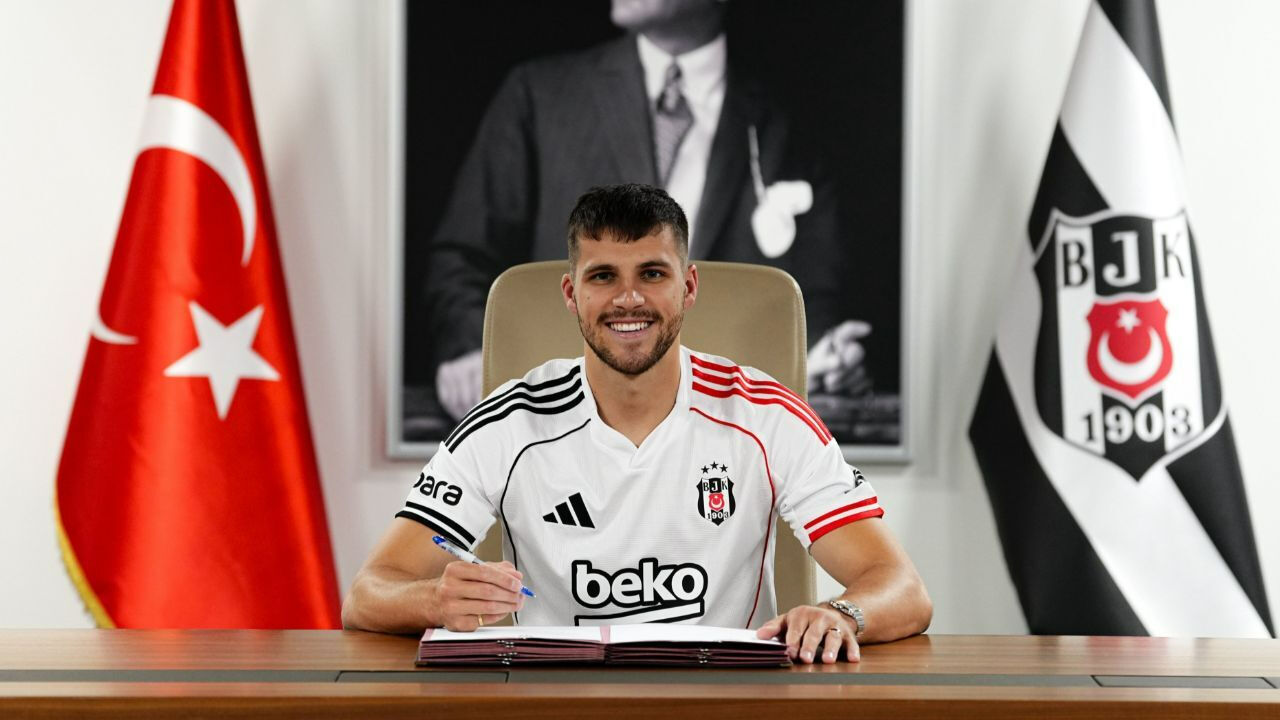 Tek maça çıktı, tepkilere dayanamadı! Beşiktaş'ın yeni transferinden şaşırtan hamle Tek maça çıktı, tepkilere dayanamadı! Beşiktaş'ın yeni transferinden şaşırtan hamle - 1. Resim