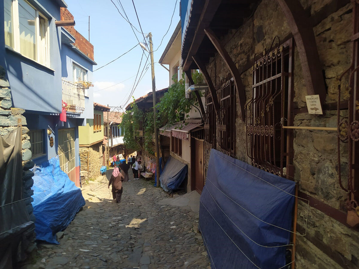 700 yıllık ünlü köy karıştı! Belediye müdahale etti, köylü tepki gösterdi! Cumalıkızık'ta yeni düzen tartışması - 1. Resim