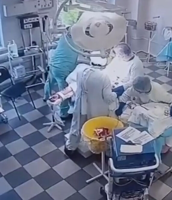 8.8 şiddetindeki depreme ameliyatta yakalandılar! Verdikleri mücadele göz doldurdu - 1. Resim