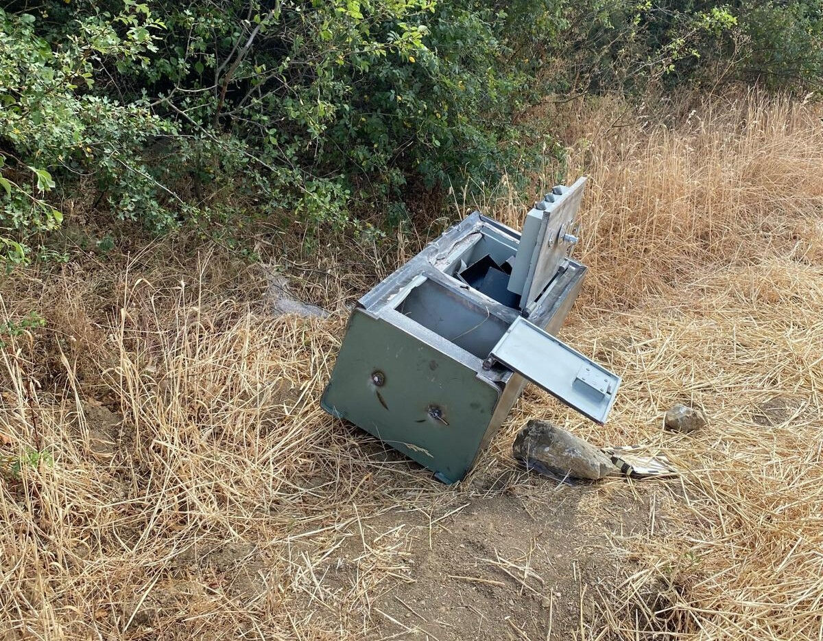 Açamayınca kasayı çaldılar, içinden çıkanlar şaşkına çevirdi... İnegöl'de film gibi hırsızlık! Açamayınca kasayı çaldılar, içinden çıkanlar şaşkına çevirdi... İnegöl'de film gibi hırsızlık! - 1. Resim