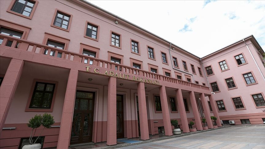 Adalet Bakanlığı 20 bin personel alımı ne zaman başlayacak? Zabıt katibi, destek personeli, infaz koruma memuru personel alımı başvuruları bekleniyor - 1. Resim