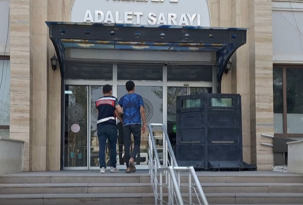 Anız yakıp o anları bir de paylaştı! Yazdığı not ayrı skandal... Gözaltına alındı - 1. Resim