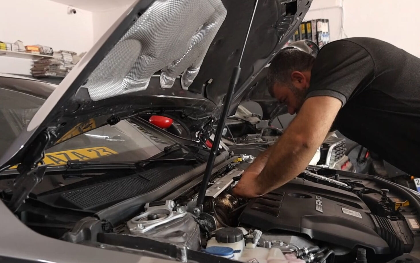 Avrupa'dan gelip Türk ustalara emanet ediyorlar! 10 milyonluk araçların ilacını burada buldular - 3. Resim